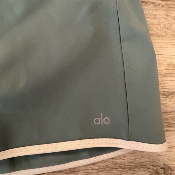 Alo Yoga Airbrush Streamlined Skirt - Size XXS - Picture 2 of 4